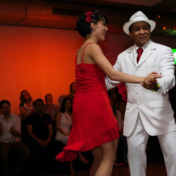 Tanzpaar an einer Tanzshow